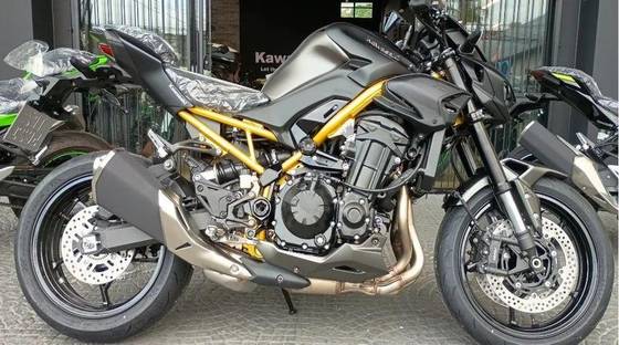 KAWASAKI Z900 